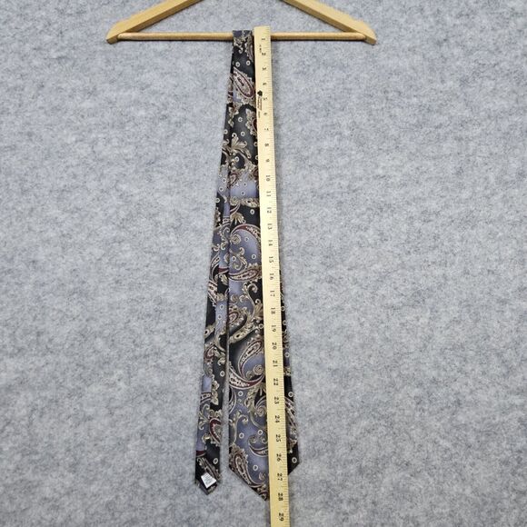 Wembley Necktie Black & Gray Paisley 100% Polyester Made In USA 4x56 Red Accents - Picture 6 of 8